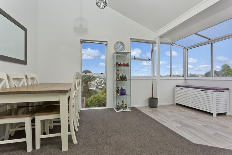 Photo of property in 1/28 Glen Vista Place, Bayview, Auckland, 0629