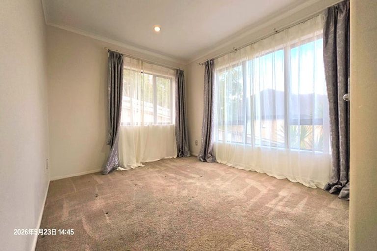 Photo of property in 35 Kilkelly Avenue, Pinehill, Auckland, 0632