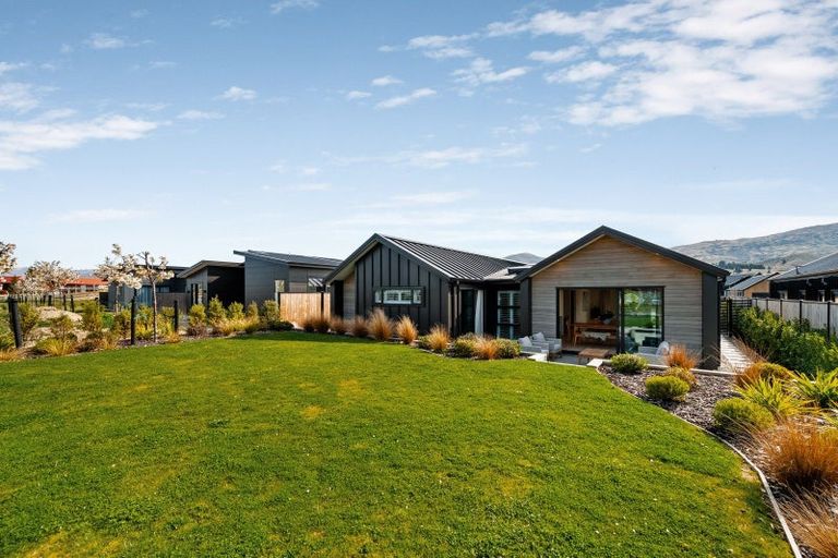 Photo of property in Wooing Tree Vineyard Ltd, 6 Blondie Drive, Cromwell, 9310