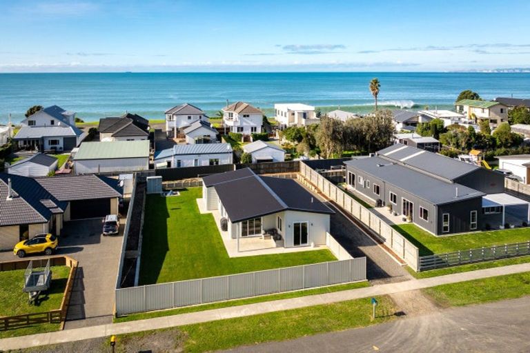 Photo of property in 23 Pohutukawa Drive, Eskdale, Napier, 4182