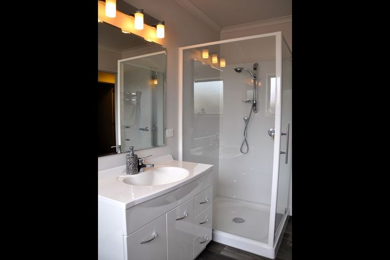 Photo of property in 21 Surfers Avenue, Waihi Beach, 3611