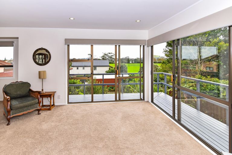 Photo of property in 2/12 Steeple Rise, Pakuranga, Auckland, 2010