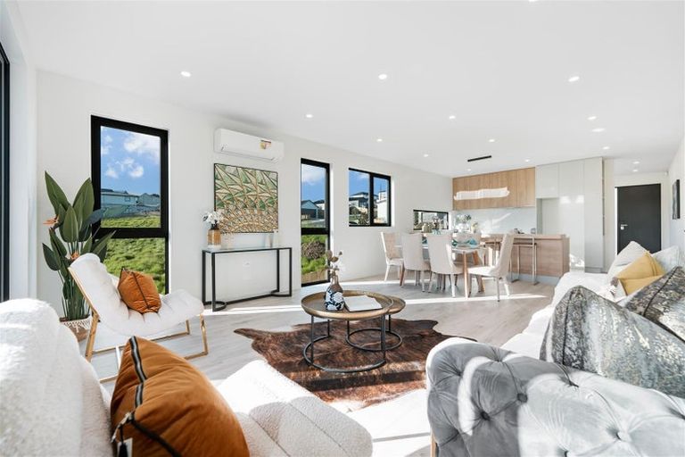 Photo of property in 25 Whakairo Crescent, Gulf Harbour, Whangaparaoa, 0930