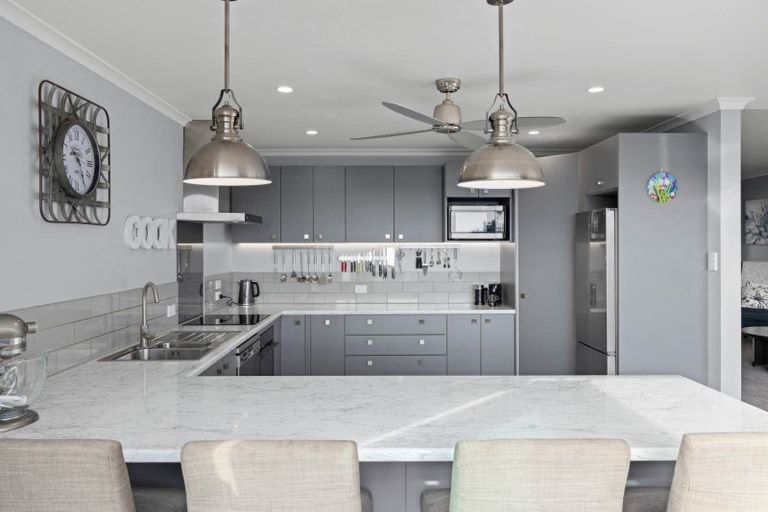 Photo of property in 2 Binnie Street, Paihia, 0200