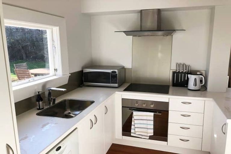 Photo of property in 11 Woodville Street, Edgeware, Christchurch, 8013