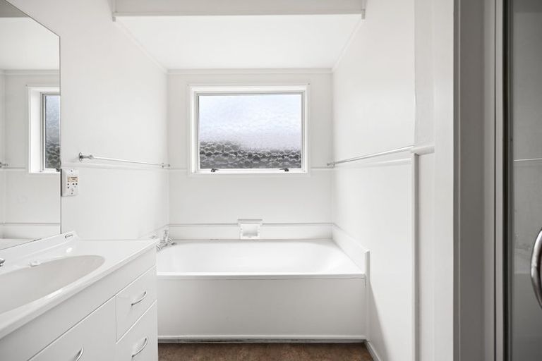 Photo of property in 42 Fifth Avenue, Enderley, Hamilton, 3214