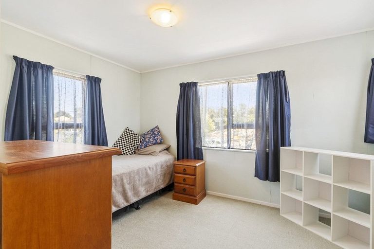Photo of property in 2/19 South Street, Papakura, 2110