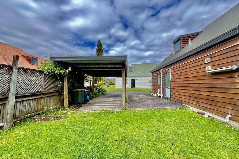 Photo of property in 20 Caspian Close, New Lynn, Auckland, 0600