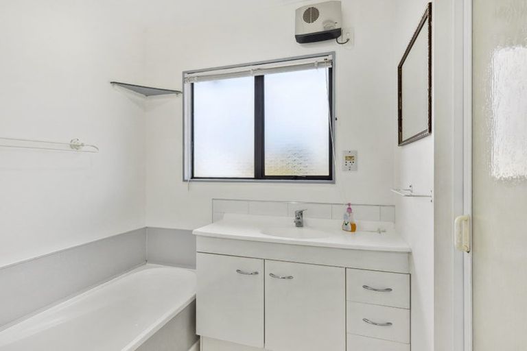 Photo of property in 99 Queens Road, Waikanae Beach, Waikanae, 5036