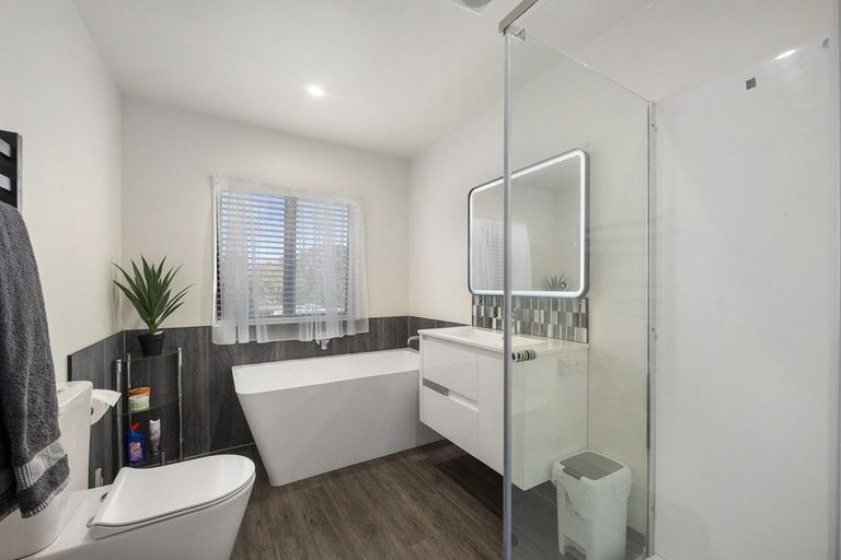 Photo of property in 8 Owl Court, Unsworth Heights, Auckland, 0632