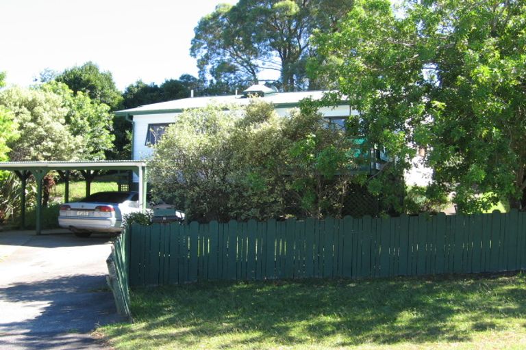Photo of property in 8 Kayle Glen, West Harbour, Auckland, 0618