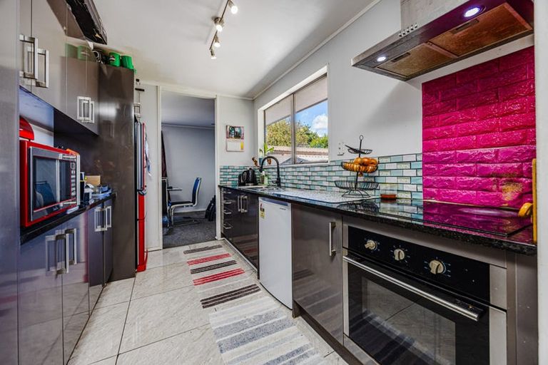 Photo of property in 2/2 Resolute Way, Papakura, 2110