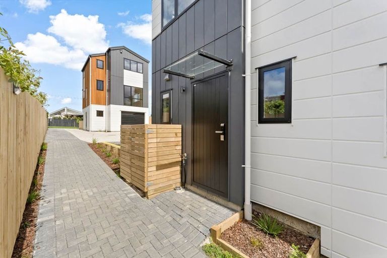 Photo of property in 2/58 Waipani Road, Te Atatu Peninsula, Auckland, 0610