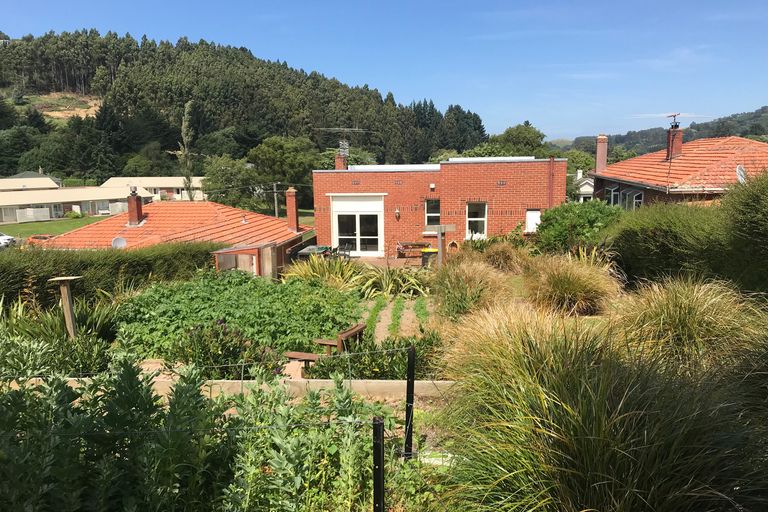 Photo of property in 18 Frasers Road, Glenross, Dunedin, 9011