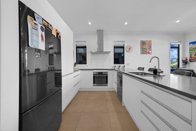 Photo of property in 12 Hoiho Road, Pukekohe, 2120