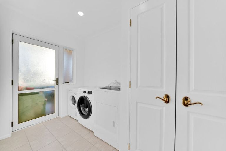 Photo of property in 21 Lothian Brae, Wattle Downs, Auckland, 2103