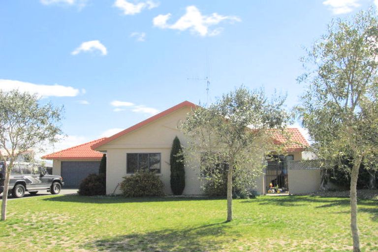 Photo of property in 26 Araroa Place, Papamoa Beach, Papamoa, 3118