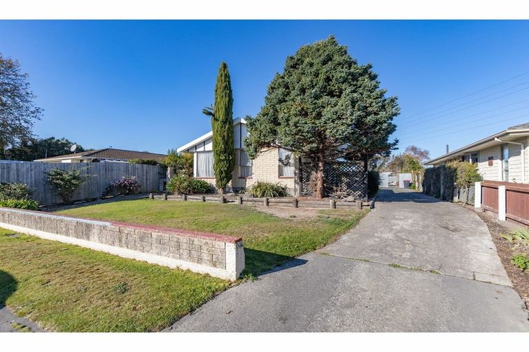 Photo of property in 72 Denise Crescent, Hornby, Christchurch, 8042