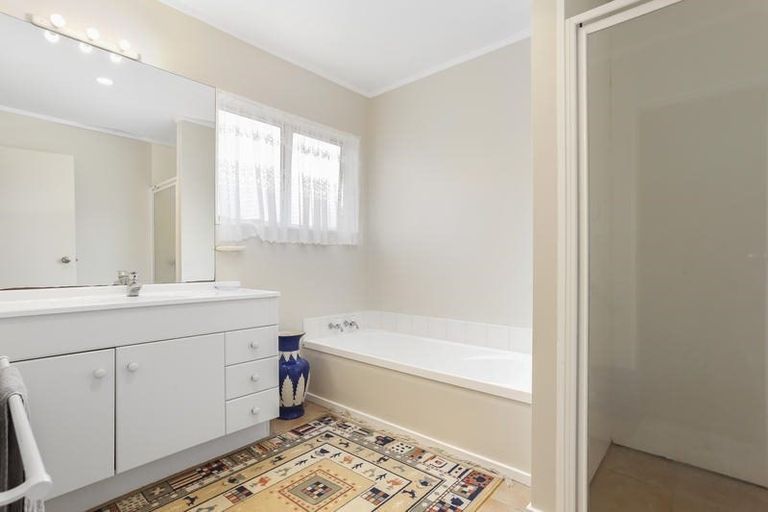 Photo of property in 127d Parrs Cross Road, Glen Eden, Auckland, 0612