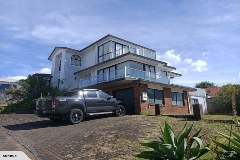 Photo of property in 12 Searidge Rise, West Harbour, Auckland, 0618