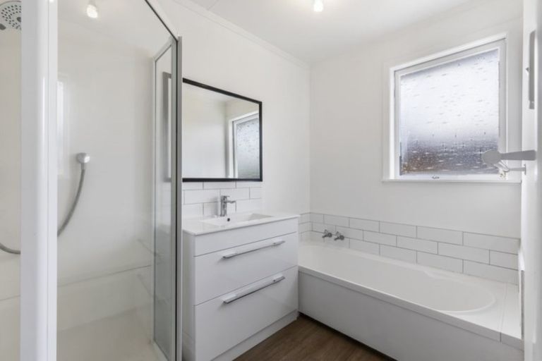 Photo of property in 108 Collins Road, Melville, Hamilton, 3206