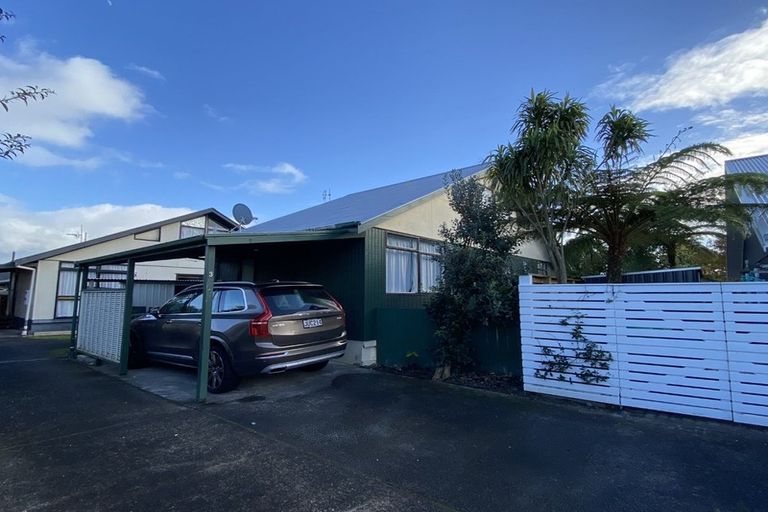 Photo of property in 3/25a Beach Road, Te Atatu Peninsula, Auckland, 0610