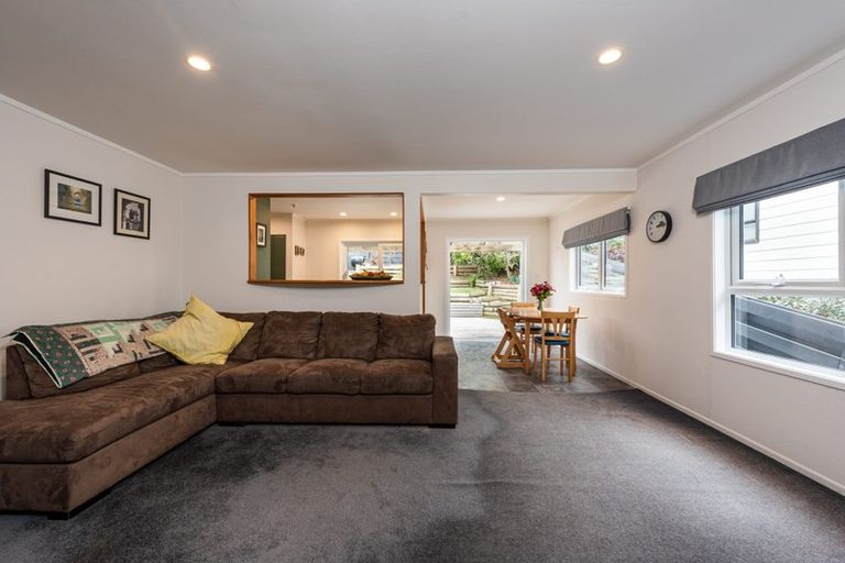 Photo of property in 52 Grays Road, Plimmerton, Porirua, 5026