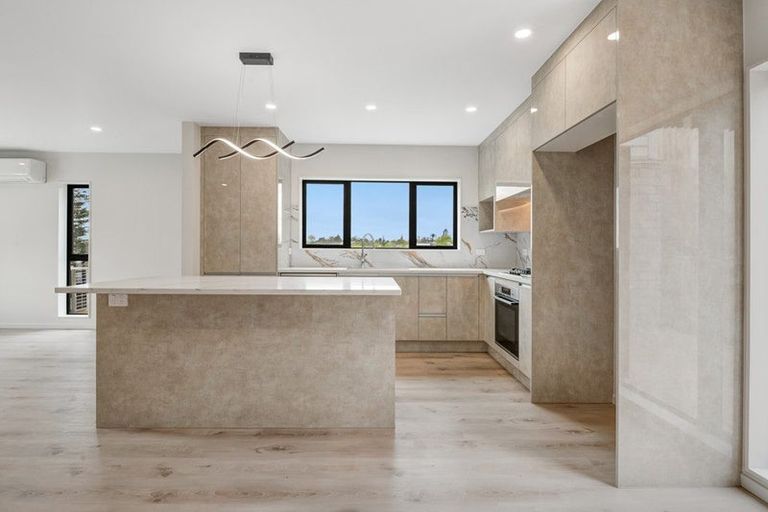 Photo of property in 34a Lorikeet Place, Unsworth Heights, Auckland, 0632