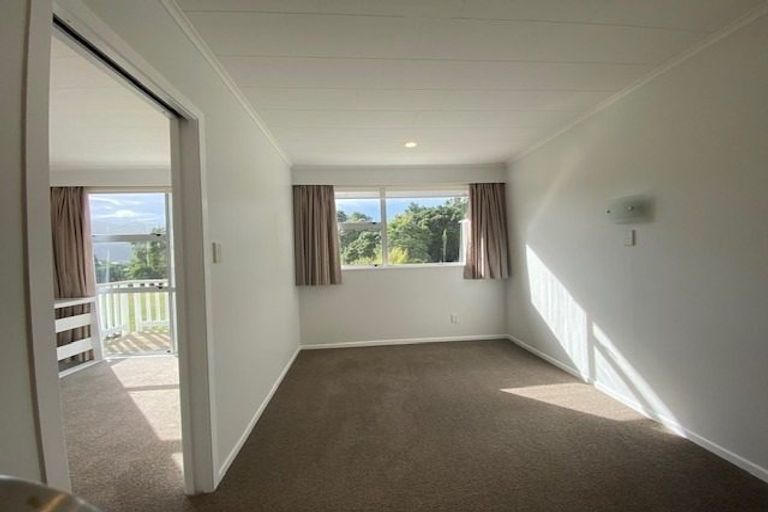 Photo of property in 3b Peckham Grove, Tawa, Wellington, 5028