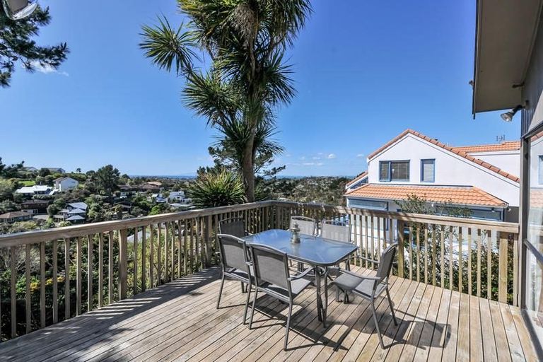 Photo of property in 909 East Coast Road, Northcross, Auckland, 0632