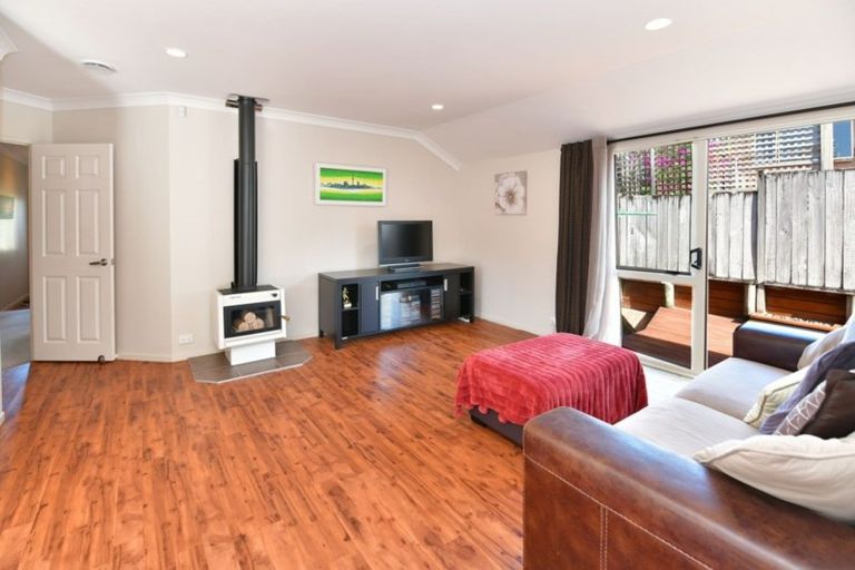 Photo of property in 12 Astor Place, Orewa, 0931