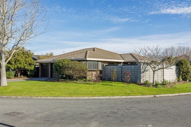 Photo of property in 6 Cherrywood Place, Redwood, Christchurch, 8051