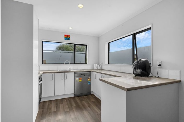 Photo of property in 56 Claverdon Drive, Massey, Auckland, 0614