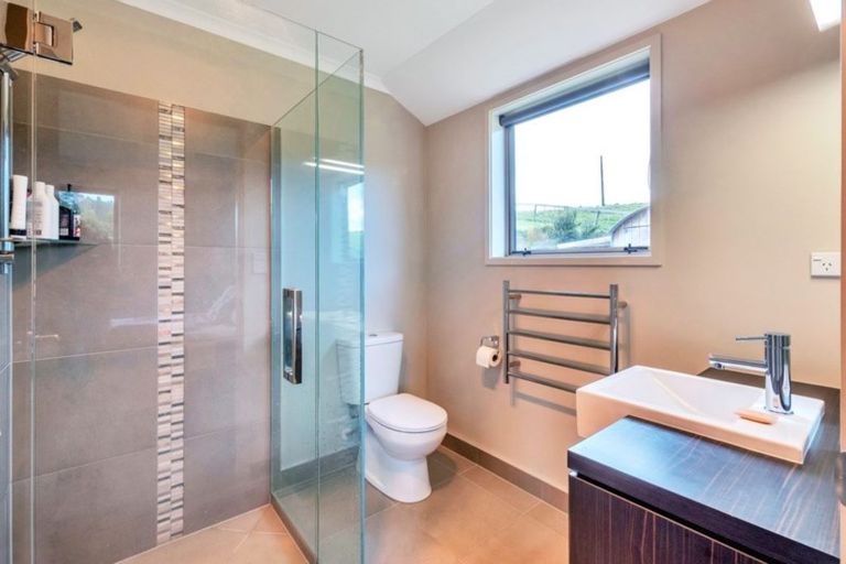 Photo of property in 64 Kaipara Coast Highway, Helensville, Kaukapakapa, 0871