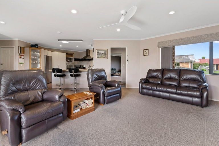 Photo of property in 16 Frame Place, Owhata, Rotorua, 3010