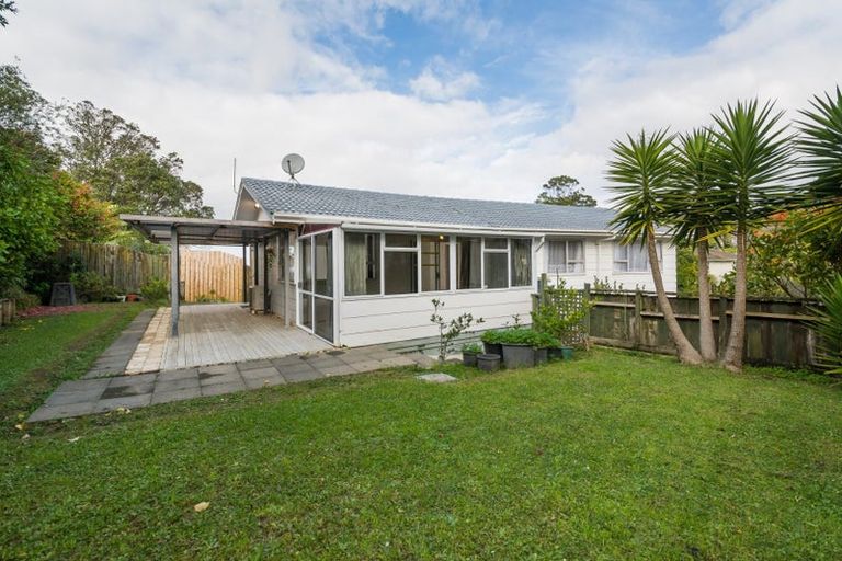 Photo of property in 24 Laurina Road, Sunnynook, Auckland, 0620