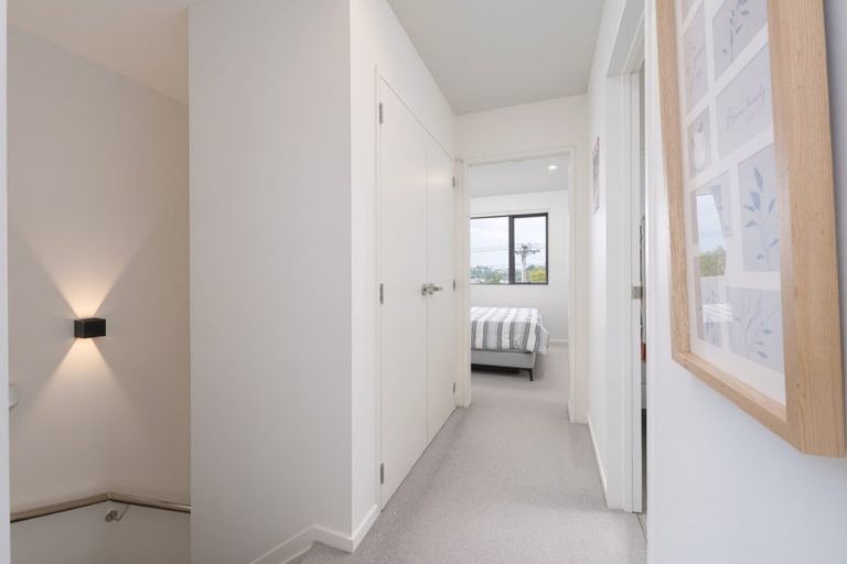 Photo of property in 2/35 Renata Crescent, Te Atatu Peninsula, Auckland, 0610