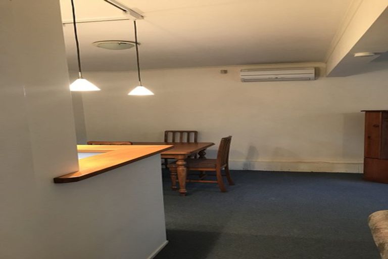 Photo of property in 97 Hobsonville Road, West Harbour, Auckland, 0618