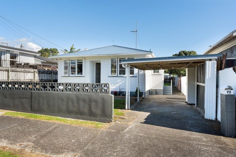 Photo of property in 70 Pioneer Road, Moturoa, New Plymouth, 4310