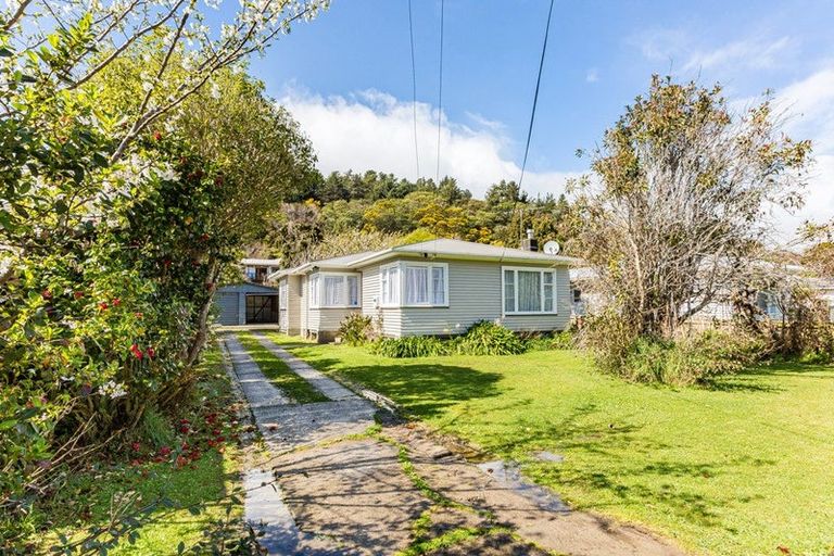 Photo of property in 21 Peel Place, Wainuiomata, Lower Hutt, 5014