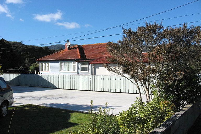 Photo of property in 10 Hyde Street, Wainuiomata, Lower Hutt, 5014