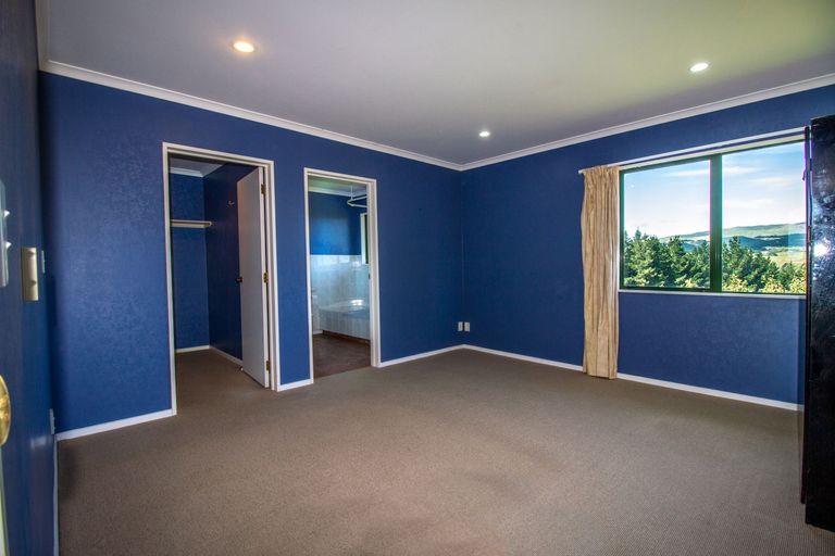 Photo of property in 102 Pacific Drive, Fitzherbert, Palmerston North, 4410