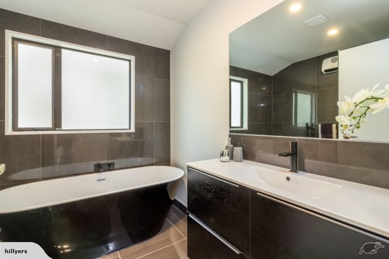 Photo of property in 122 Mccormacks Bay Road, Redcliffs, Christchurch, 8081