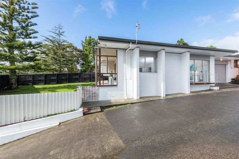 Photo of property in 1/9 Parrs Cross Road, Henderson, Auckland, 0612