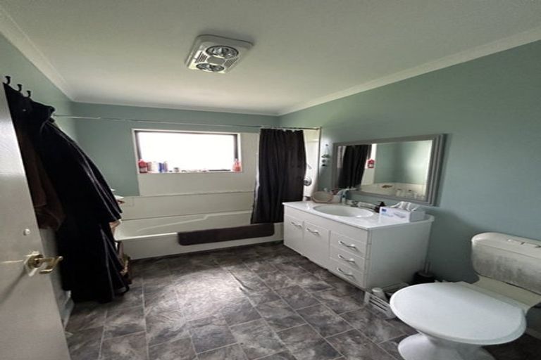 Photo of property in 45 Koputaroa Road, Levin, 5575