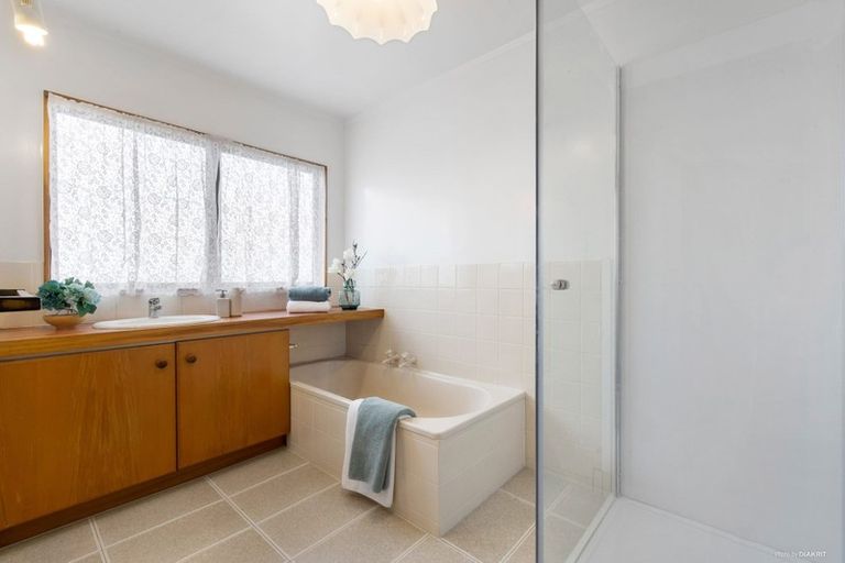 Photo of property in 1/32 Mark Edward Drive, Half Moon Bay, Auckland, 2012