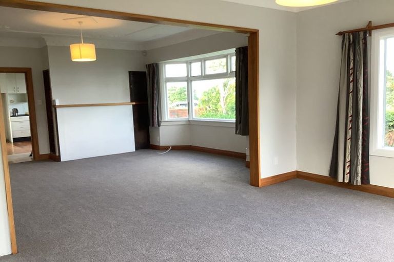 Photo of property in 3 Singers Road, Korokoro, Lower Hutt, 5012