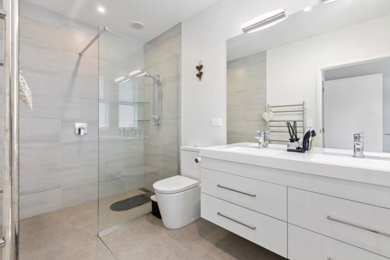 Photo of property in 11 Saint Thomas Avenue, Pyes Pa, Tauranga, 3112