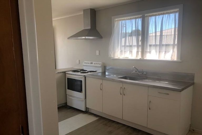 Photo of property in 28 Airdrie Road, Ranui, Auckland, 0612