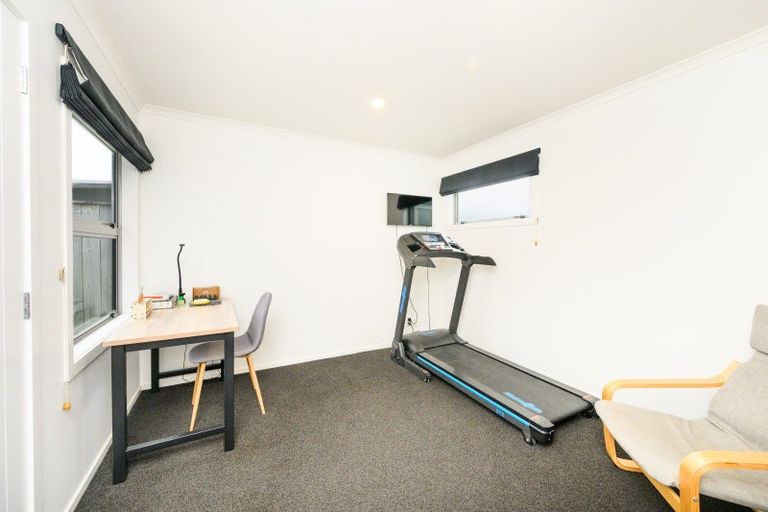 Photo of property in 17 Lorenzo Place, Kelvin Grove, Palmerston North, 4414